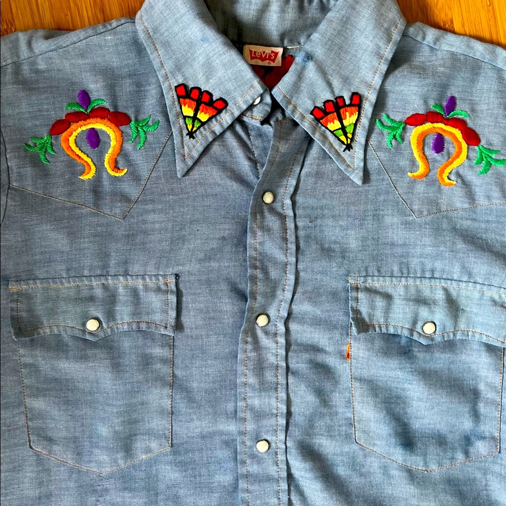 Rare 1970s Vintage Levi's Embroidered Chambray Shirt Unisex